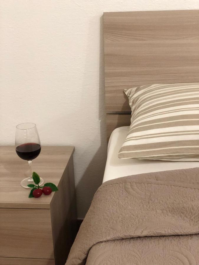 Private Apartment With Garden كانّيجوني المظهر الخارجي الصورة